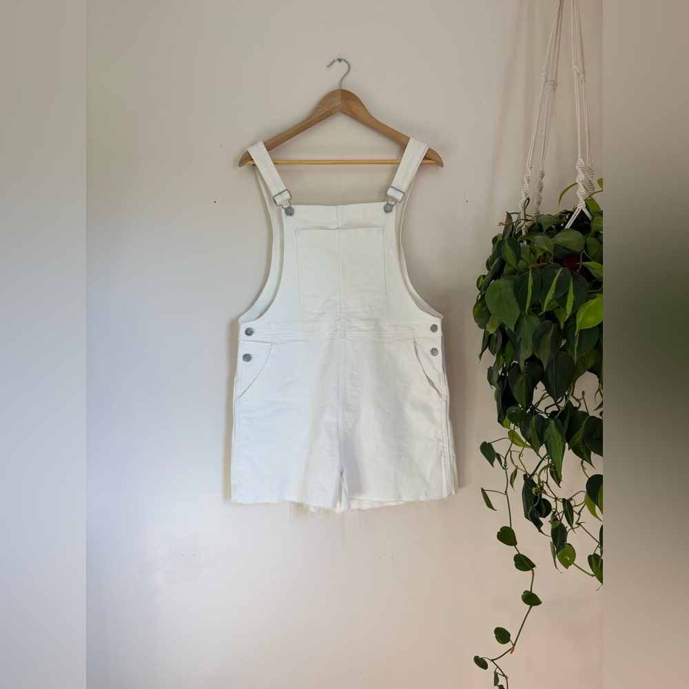 Madewell Adirondack Short Overalls in Tile White - Picture 4 of 7